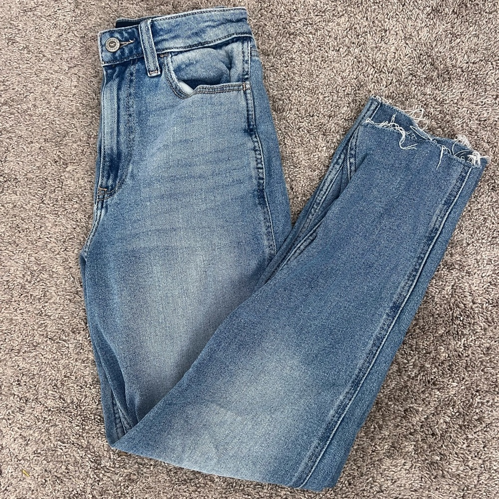 Hollister high rise mom jeans size 1R